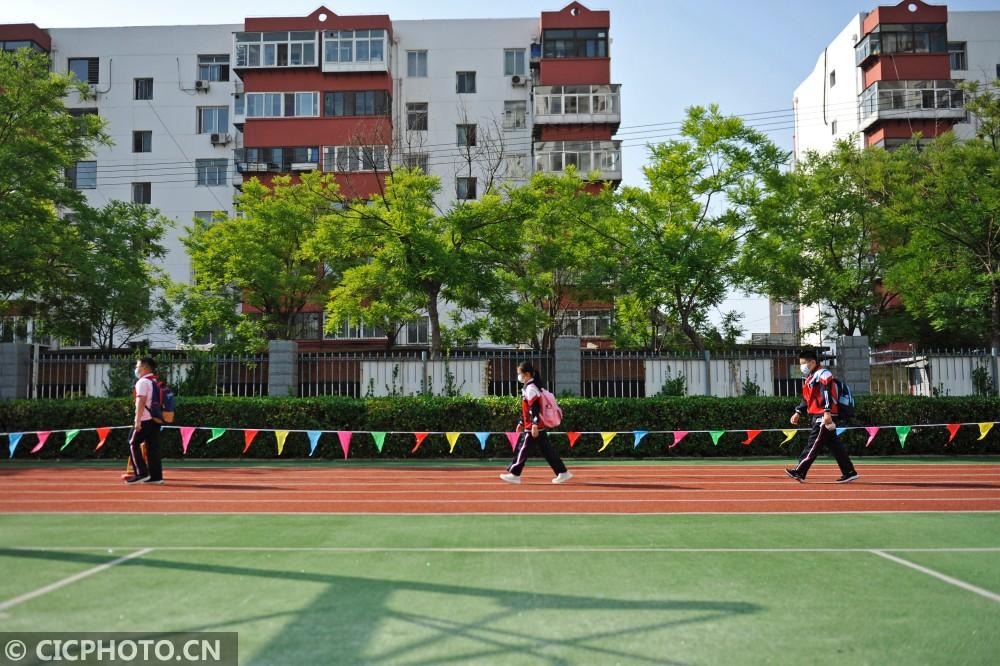 任县小学校长引领迈向新高度